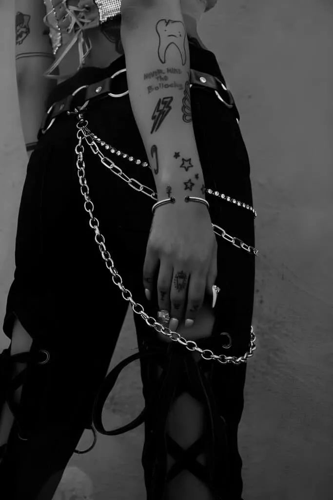 CH PLUS LOGO FLAT CUFF 9